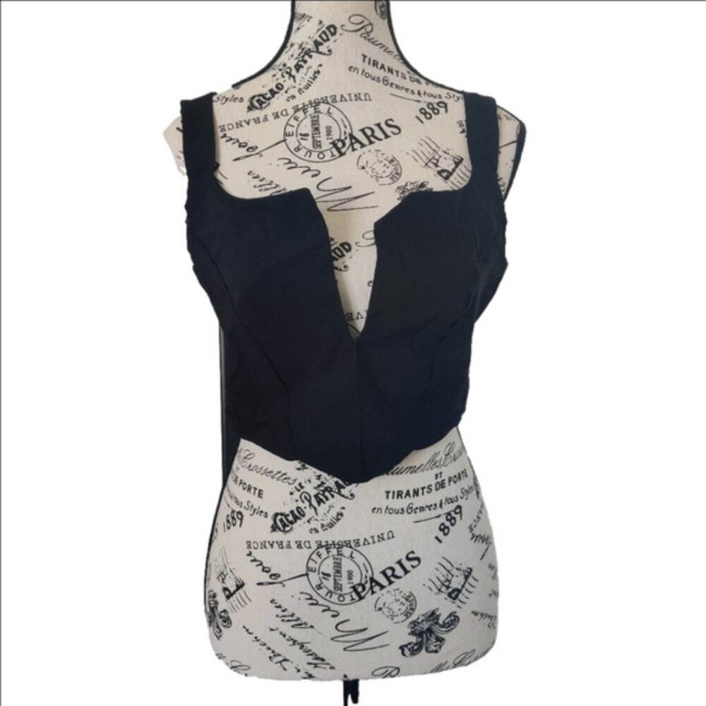 PrettyLittleThing Black Deep V Corset Crop Top – US 6